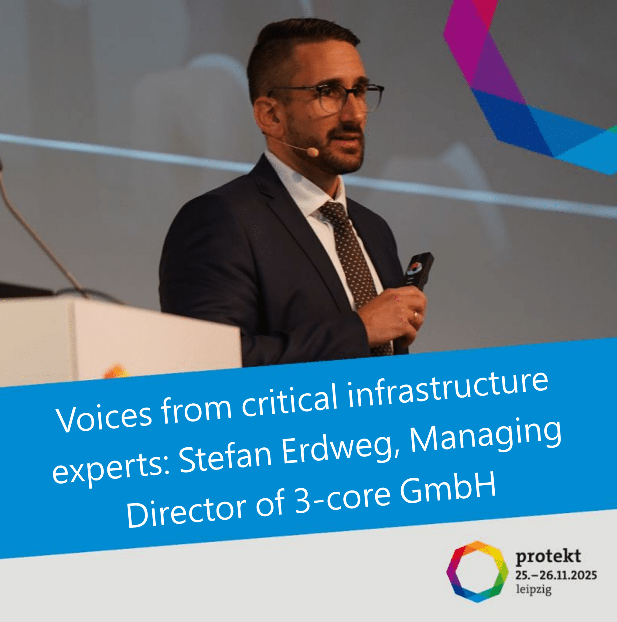 A man in a suit speaks on stage at a conference for operators of critical infrastructure, speaking into a microphone. The on screen text introduces Stefan Erdweg, Managing Director of 3 core GmbH. The PROTEKT 2025 event logo and the dates appear in the lower right corner.
